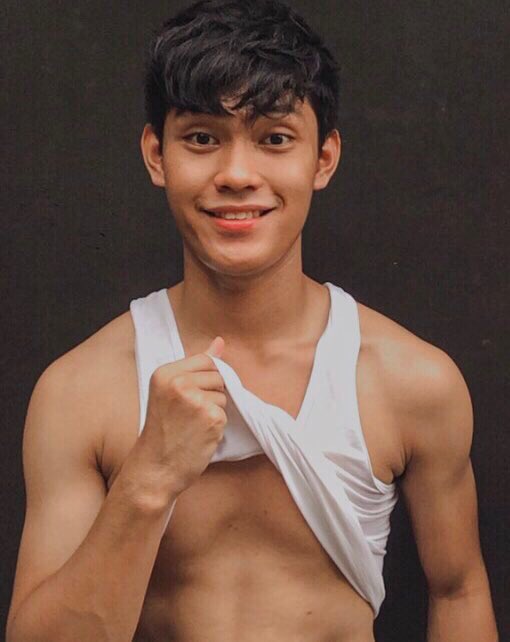 Alexander_Lerio's tweet photo. 17 yrs old, pwede kang jowain? hmu https://t.co/iLmuPo1q8R