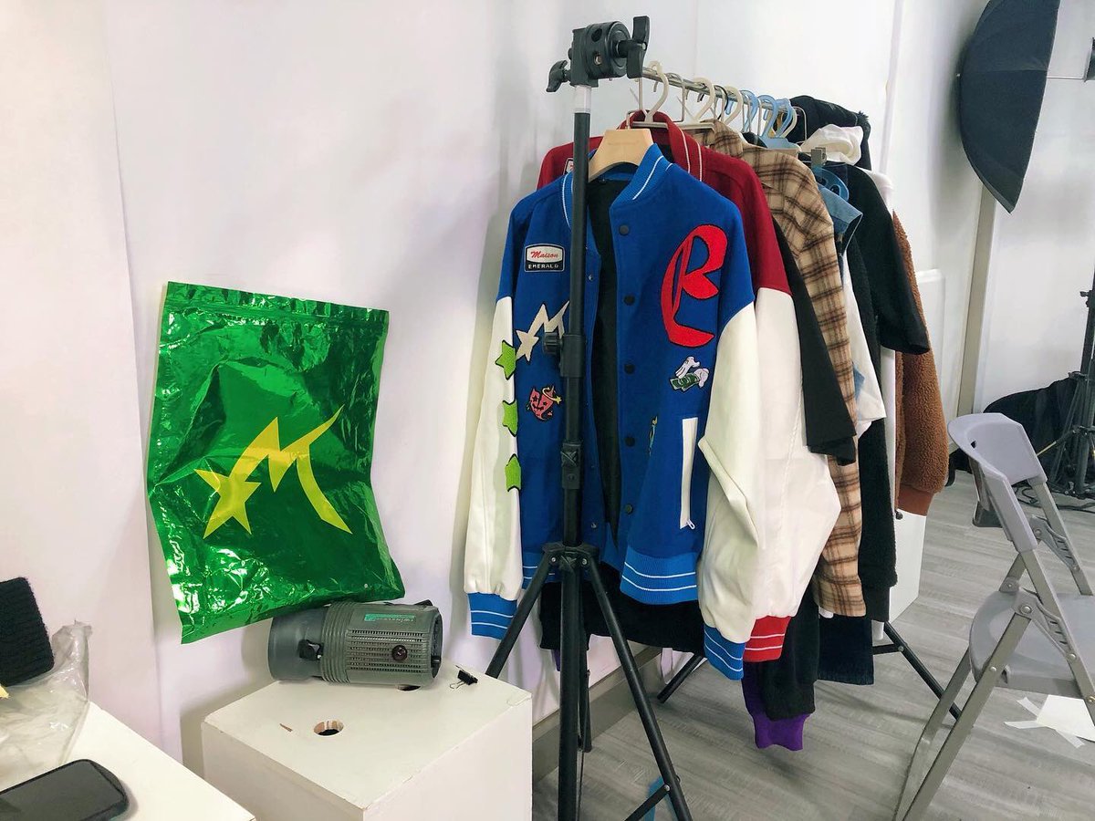 walkinstore's tweet photo. LockerRoom KYOTO

『MAISON EMERALD』

上海発新鋭ストリートブランド『MAISON EMERALD』が取り扱い開始💎
トレンドをリーズナブルなプライスでアジアを中心に今注目のブランドが到着です！
国内でも大変希少なブランドとなっておりますので、ぜひお早めに！！😎

#maisonemerald #lockerroom_kyoto https://t.co/DoK8KUIIpJ