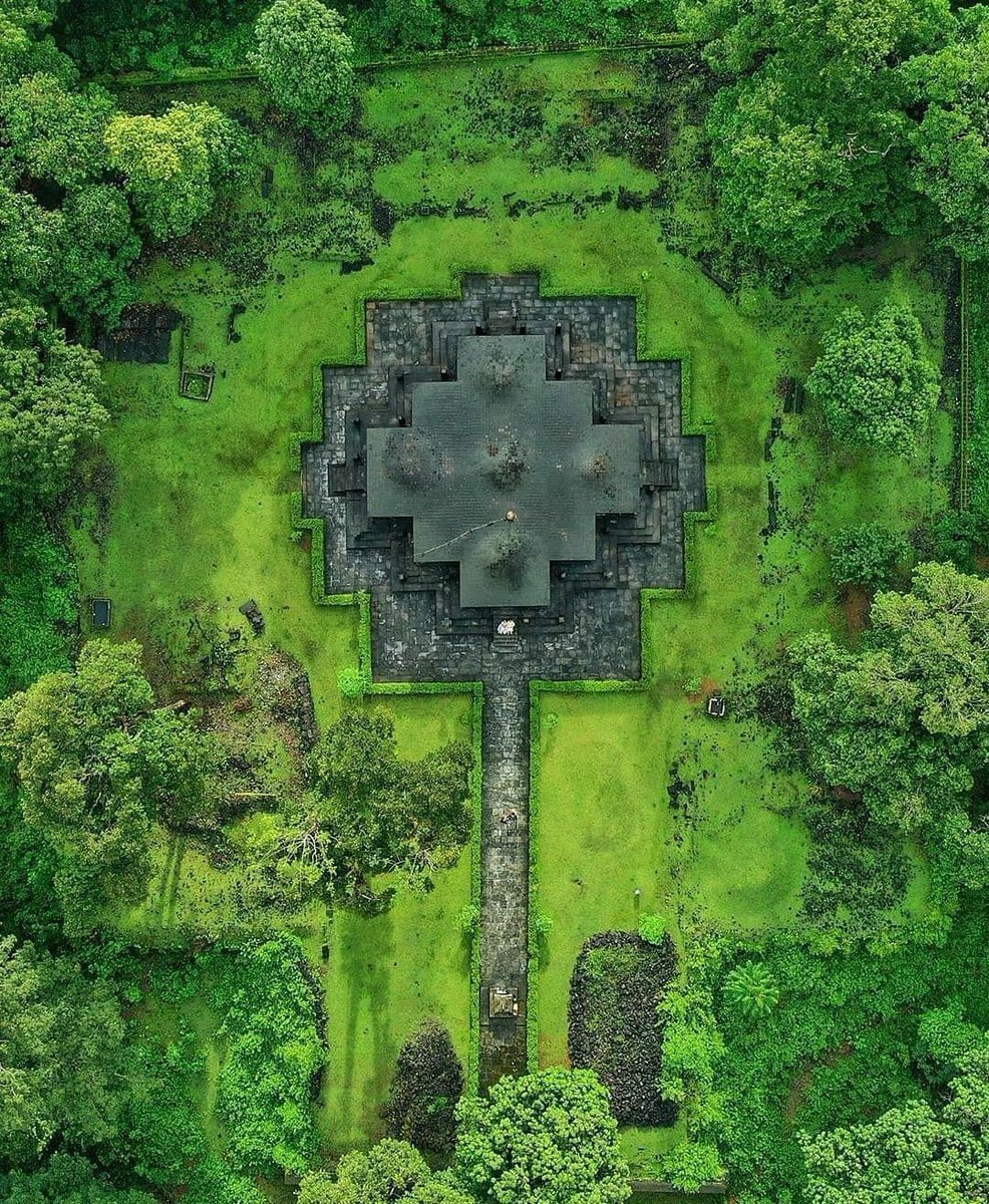 bhaarat_guru's tweet photo. शोक लगा ! Shocked ! 😱 @bhaarat_guru ऊवाच
ये जब drone नहि थे तब बना हुआ है..
This was built when there was no drones
कौन थे वो लोग 🛕🚩
#whowerethey 🛕🚩
जैन तीर्थंकरो को समर्पित चतुर्मुख बेसडी, करकल - कर्नाटक भारत
📸 Shreyas Shankar
#karnataka #bhaaratguru
@punarutthana https://t.co/6MTYueX2A5