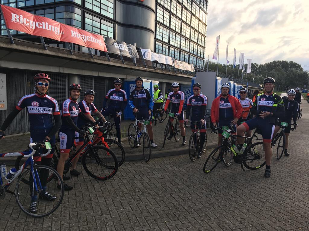 On 27 September 2020, the 4th edition of the #HarbourTour #Rotterdam took place. Teammates of @BoludaEurope joined the unique Experience Ride through the Rotterdam Harbour. It’s all about teamwork. #rotterdam #wearecycling #cycling  #harbour #waalhaven #coronaproof