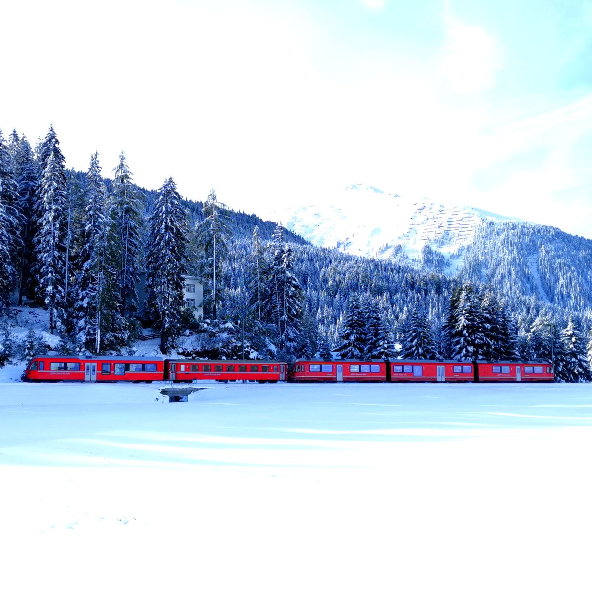 #GoodDay #september #sunday #snow @rhaetischebahn #winterisback #happy #neversummer #switzerland #winterwonderland @RailwayMuseum @Graubunden @GR_4o @TrainspotLive @T2Trainspotting @MySwitzerland_d @Swiss_eMobility