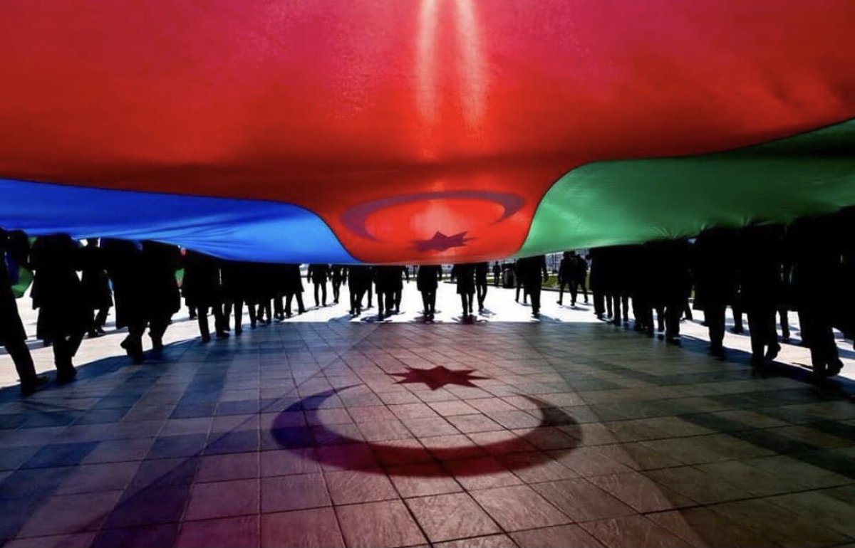 Yol onun, varlıq onun gerisi həp anqarya
Üz üstü çox süründün ayağa qalx Sakarya.
•
Nəcib Fazil Qısakürək 
#Azerbaycan #Azerbaijan #Qələbə