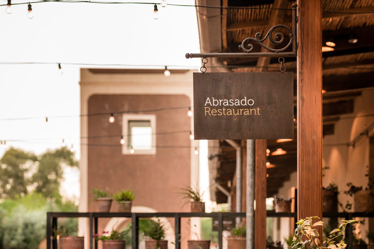 Conocer Los Toneles es descubrir un pasado mágico a pasos de la ciudad ✨

Te esperamos para disfrutar de sus vinos y gastronomía,  de martes a domingos, 12hs, 13hs y 14hs (mediodías) y de miércoles a sábado, 19.30 hs y 20. 30 hs (noche).
Reservas vía whatsapp 📲2616618624.