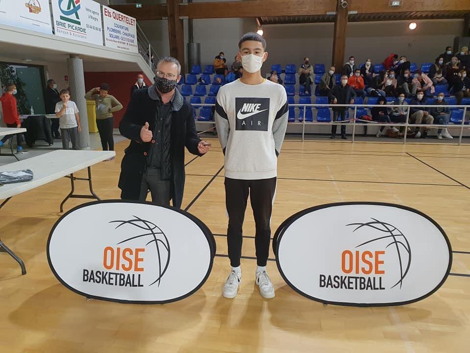 Ce soir lors du match de N3 Margny-Dourges remise des récompenses du Championnat e-basket Oise organisé par le comité remporté par l'équipe de  #Margny.
Les vestes ont été offertes par <a href="/epopey_co/">epopey.co</a> merci à eux pour leur soutient. #oiseup <a href="/ffbasketball/">Fédération Française de BasketBall</a>