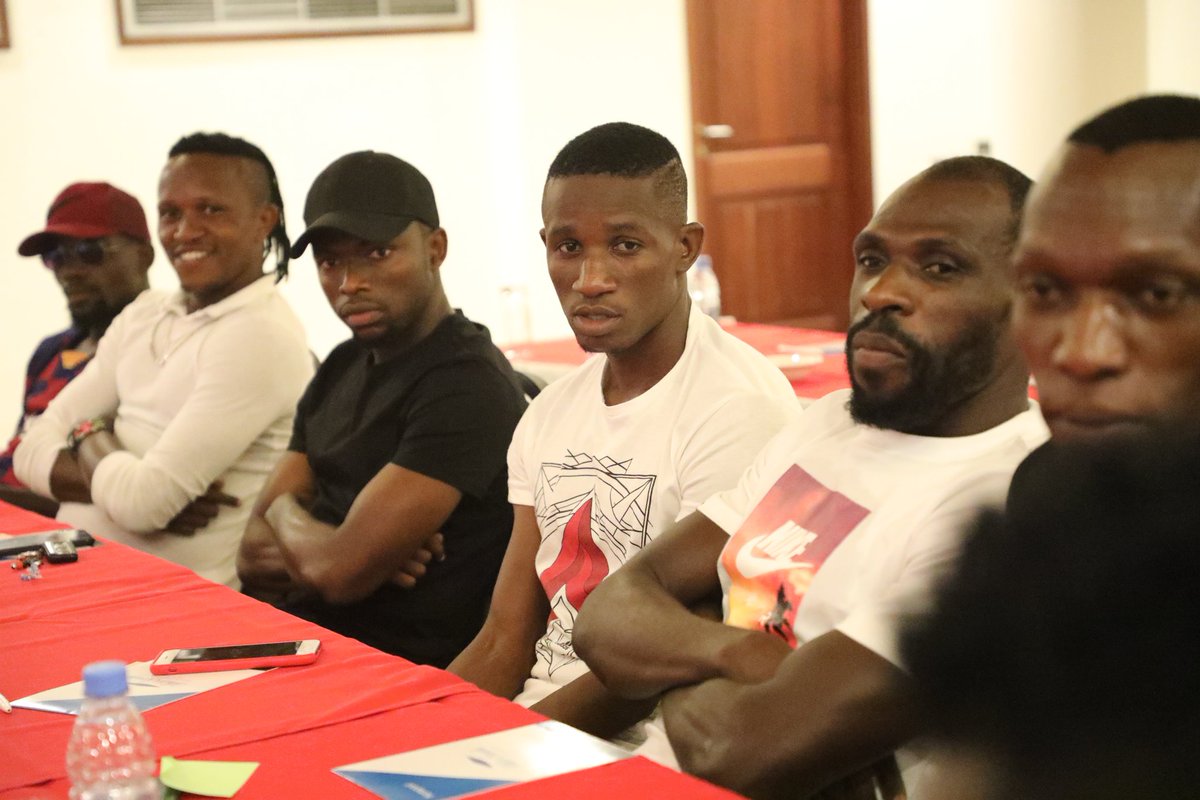 Leo inafanyika semina ambayo inawakutanisha wafanyakazi wote wa Simba (wachezaji, benchi la ufundi na menejimenti) kujadili mambo mbalimbali kuhusu maisha ndani ya Simba. #NguvuMoja