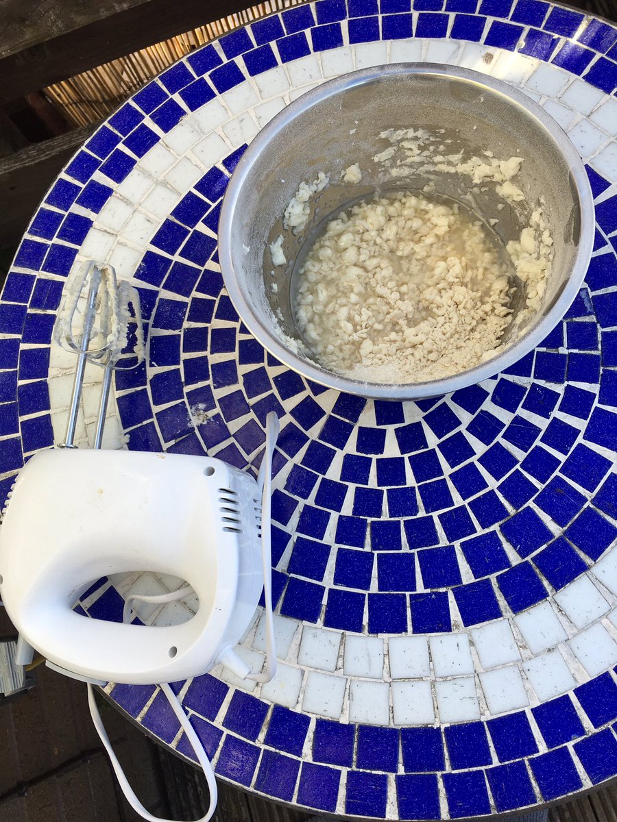 GillianVicary's tweet photo. Another batch of #liningpaste for baking, recipe from @nancybbakes thank you 👩🏻🍳😘I even made it outside so as not to wake everyone up #bakingmama https://t.co/8Qn2NIDRPS