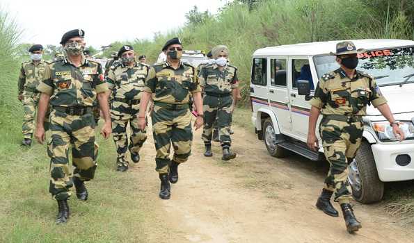 uniindianews's tweet image. BSF foils infiltration attempt by heavily armed terrorists in Samba
@BSF_India
#successfullyFoiled
#infiltrationAttempt
#internationalBorder
#JammuKashmir