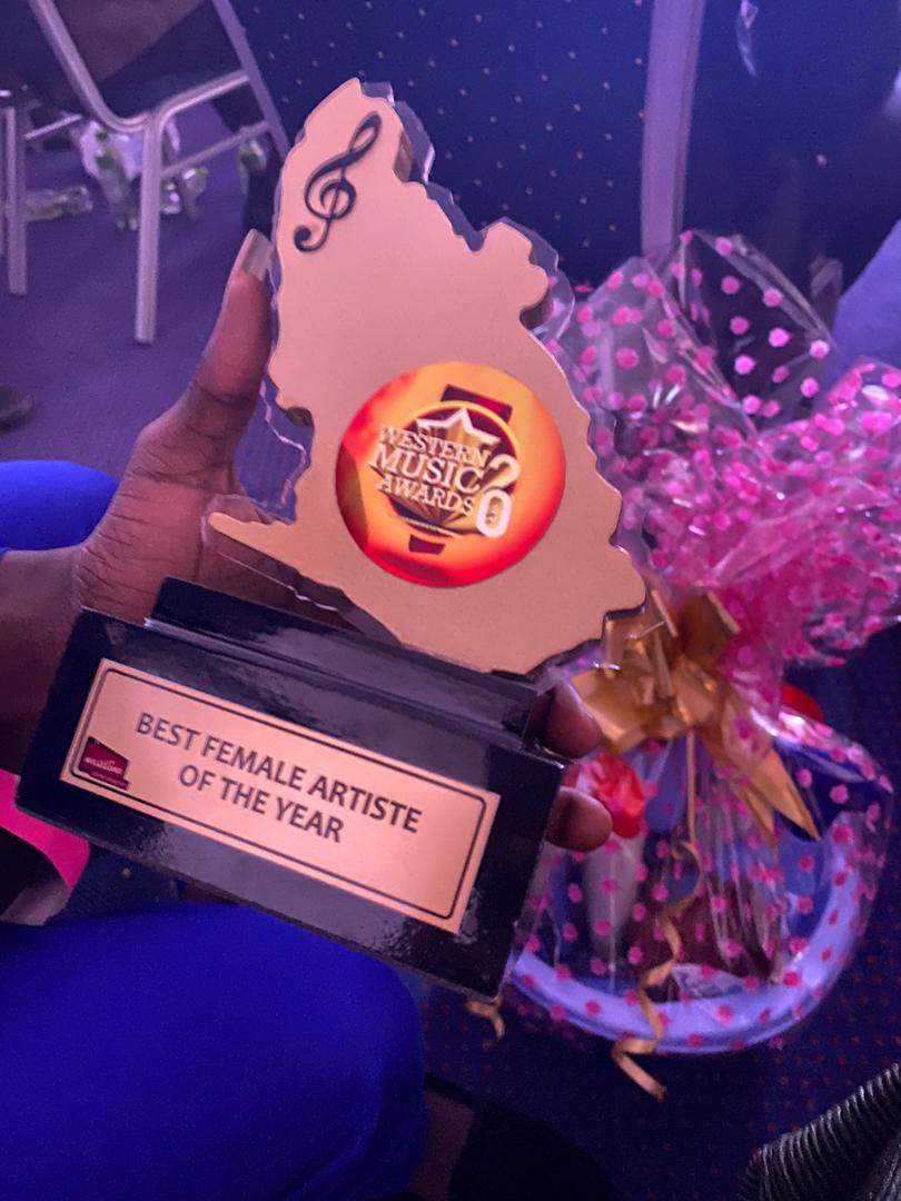 nafkassigh's tweet photo. Thank you western region

Best Female Artist Of The Year
@wmawardsgh 

@KinaataGh @EFYA_Nokturnal @Adina_Thembi @sista_afia @fiifiadinkra @andydosty @sambahflex @hitz1037fm @MrHaglah https://t.co/sUEZoQpXzB