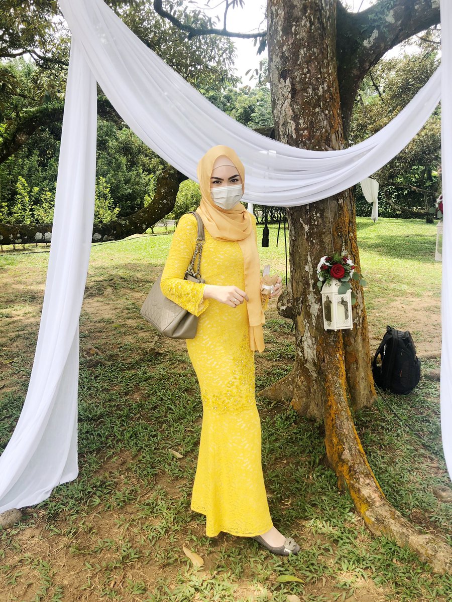 Wearing this outfit reminds me of @yelloskincarehq 🤣🌞 #shahidxnabila #weddingootd