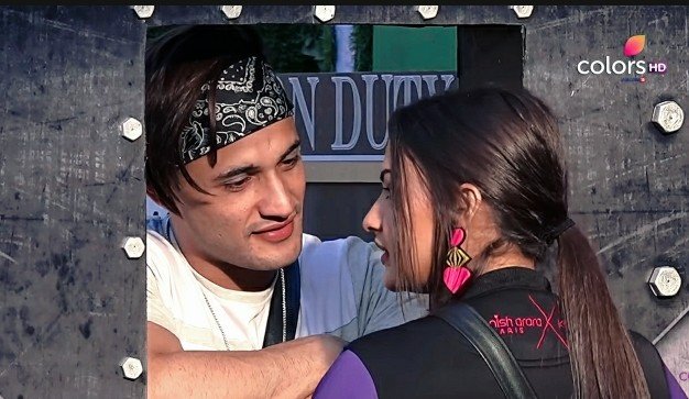 ChanXundji's tweet photo. @ColorsTV @sidharth_shukla @ishehnaaz_gill @BeingSalmanKhan @PlayMPL Only #HimSim.U Fraud, chorbazari u stole all top star's votes to make this #SidNaaz on topπ‘π π€πͺ... We deserve justice..#HimSim should be in this place https://t.co/vQacGWnAyH
