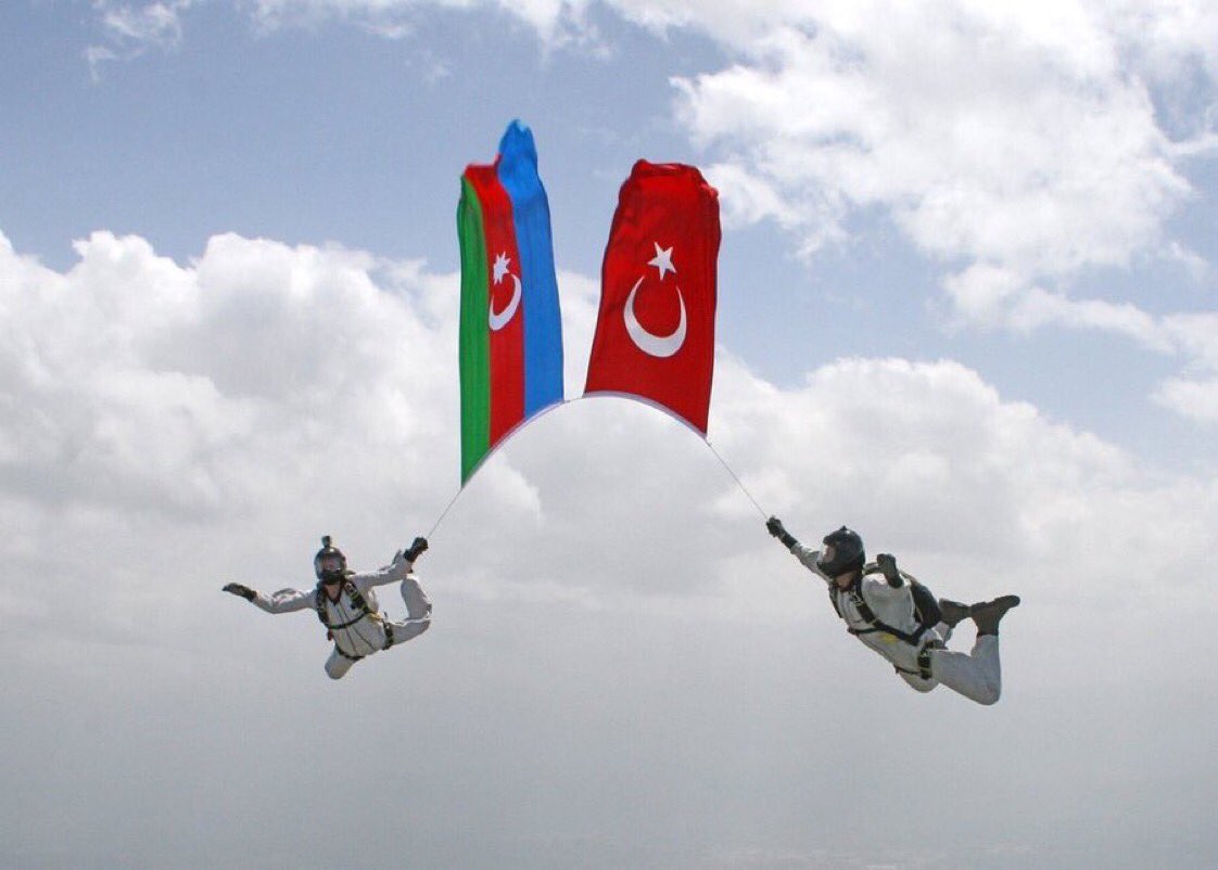 meralselimoglu's tweet photo. Fırtınalar dursun yana,
Yol ver Türkün bayrağına!🇦🇿🇹🇷 #Azerbaycan https://t.co/zIj0DCQCgx