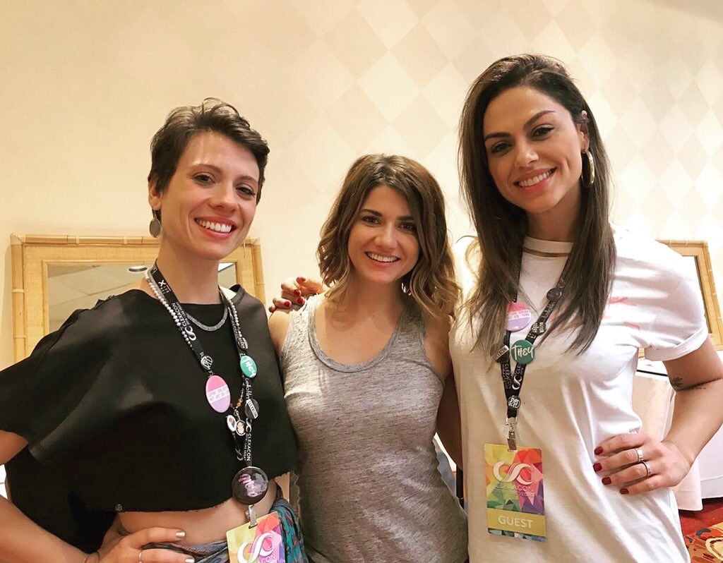 WomenFP's tweet photo. Remember when this happened?? ❤😍
#ClexaCon making dreams real ❤
Damn they are gorgeous 😍 And seeing them together is just...a dream come true.
@APLimaa @LBollina @baumanelise
#REDbrasil #Carmilla https://t.co/TwXv8DzdpC