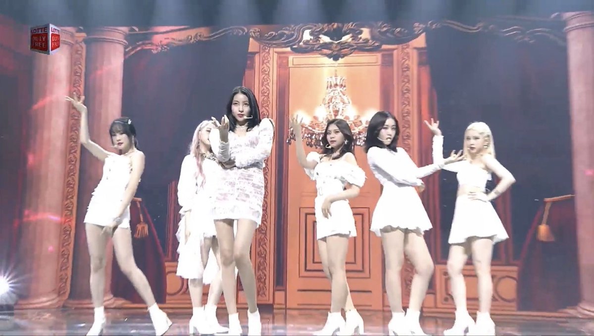 GFSquad__com's tweet photo. [PIC] 200927 - @GFRDofficial performing  #Apple at Lotte Duty Free Online Family Concert!

#여자친구 #GFRIEND_LotteConcert https://t.co/BTERZCg20f
