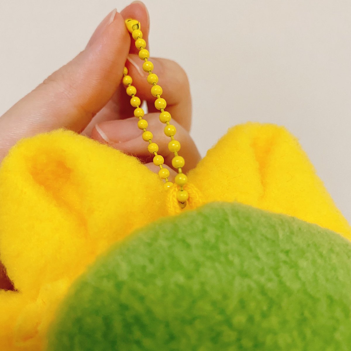 まみむ Ut בטוויטר ほぼ同じ作り方でぬいぐるみキーホルダーをつくりました 茎は巻きつけられるように作ったけど首が安定してないので自立は難しい この元の作り方を考案された動画の作者さんには本当に頭が上がりません ありがとうございます