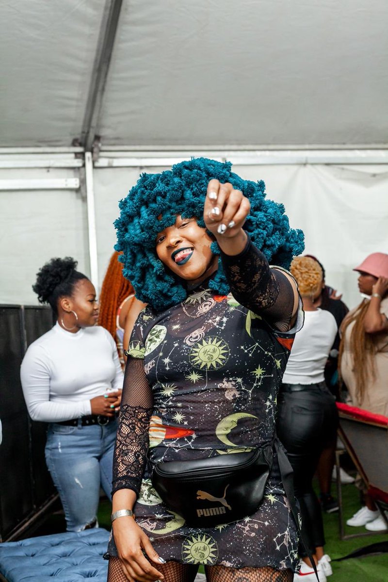 Moonsanelly's tweet photo. 🔥💙🔥Happy Sunday boobeams 🔥💙🔥 https://t.co/7GhHqzzm0H
