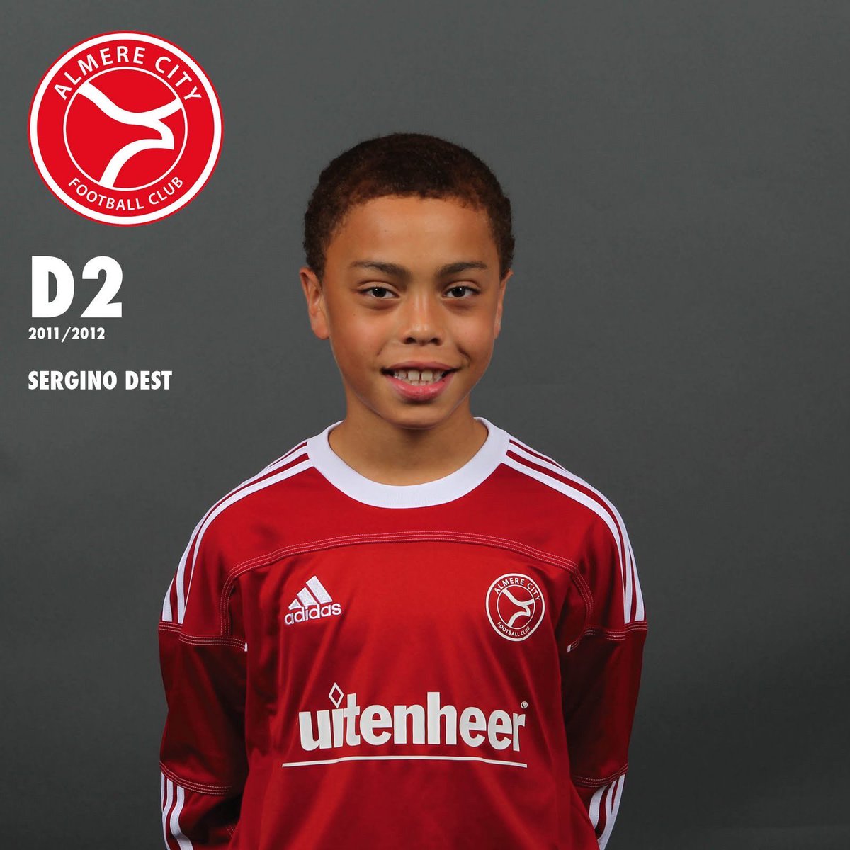 MdeGrootOF's tweet image. Wat al een tijdje boven de markt hing is nu een feit: @Ajax en @FCBarcelona hebben een akkoord bereikt over rechtsback Sergiño Dest uit #Almere (voor €20 miljoen exclusief bonussen). Dest speelde in 2011-2012 nog in de jeugdopleiding van @AlmereCityFC