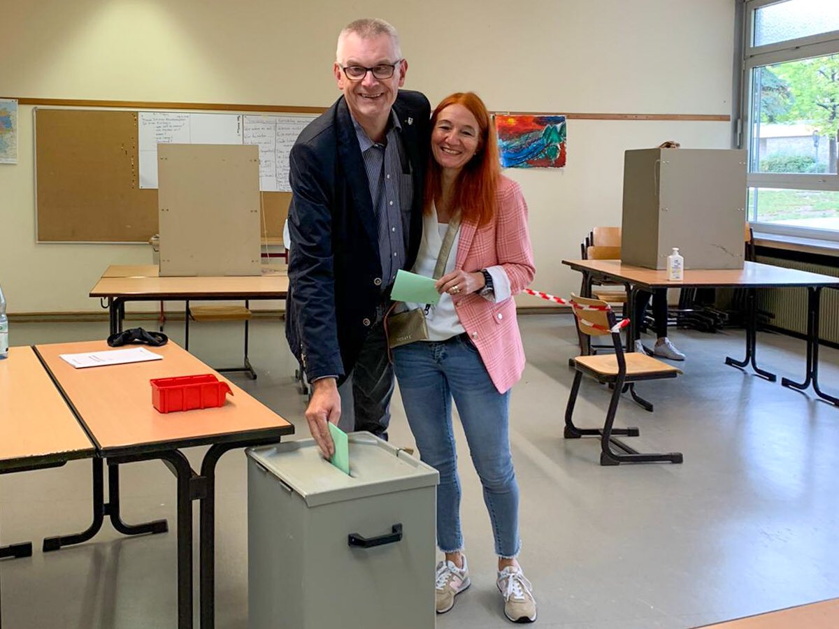 BankenLudger's tweet photo. Wir haben gewählt.
Machen Sie bitte von Ihrem Wahlrecht Gebrauch und nehmen an der heutigen Stichwahl in #Rheinach teil. 
Bitte stimmen Sie für mich. Ich werde ein #Bürgermeister für alle Rheinbacherinnen und Rheinbacher sein. Einer für Alle! #BürgermeisterFürRheinbach https://t.co/gVJHzVRLs9