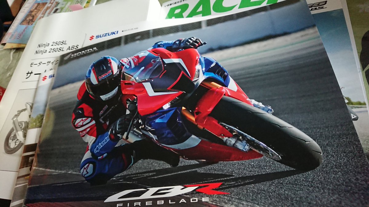 hawaii092's tweet photo. 悩む 悩む😞🌀
#GSXR125
＃gsx-125
#CBR1000RR-R
#cbr1000rrr
＃fireblade sp
#SC82 
＃2BJ-DL33B https://t.co/g2kMLqCppX
