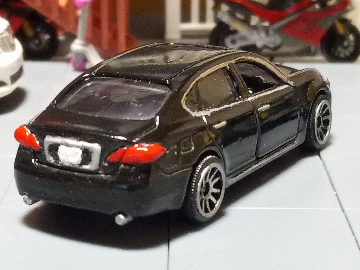 Hero Car トミカ改造 日産シーマ ロビン仕様です トミカ シーマ を コードネームミラージュ に登場するaiカーロビンをイメージして改造しました 劇中で車名紹介無ですがメッキフォグ周りとリアナンバーガーニッシュでシーマだと思います