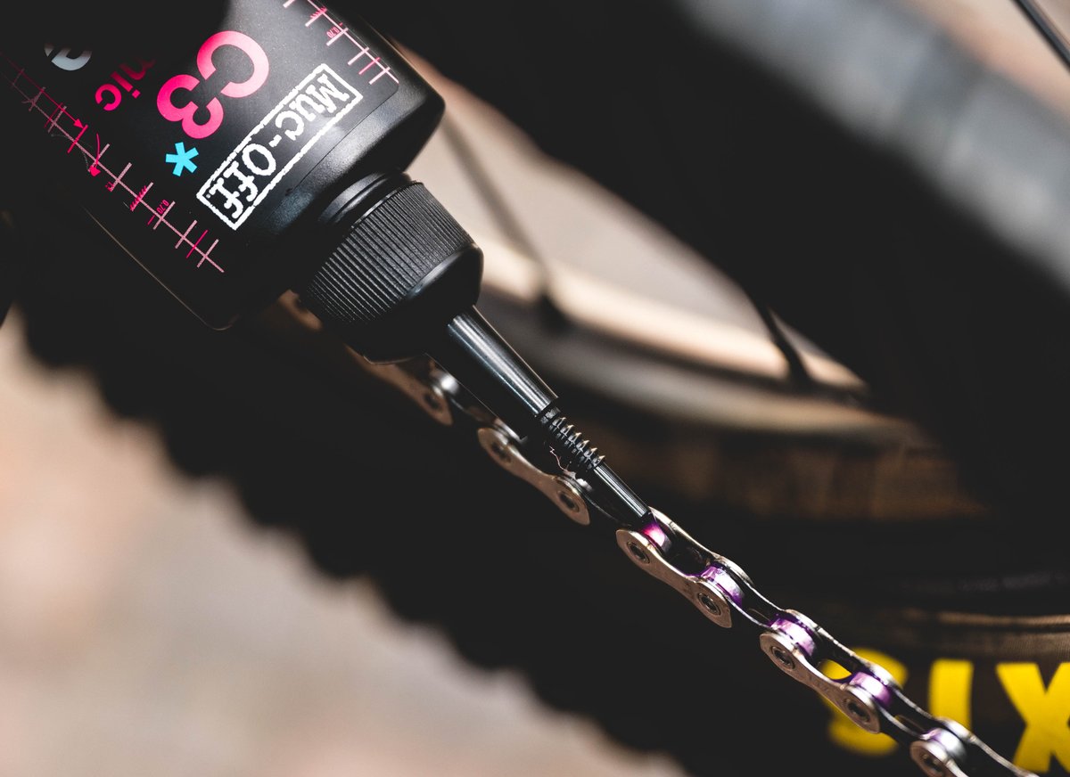 muc_off's tweet photo. The secret to a smooth-rolling drivetrain in wet conditions?
You’re staring at it. Our C3 Wet Lube contains a unique ceramic coating for increased durability and uses Boron Nitride to ensure ultra-low friction no matter how wet the trails or roads are.
#mucoff https://t.co/tvDQkE7Pqp