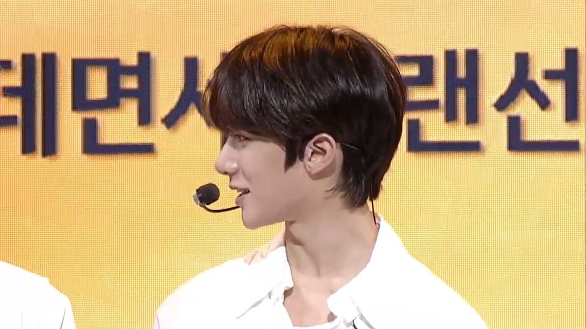 CBGFILES's tweet image. the star of the concert #범규 #TXTLotteConcert