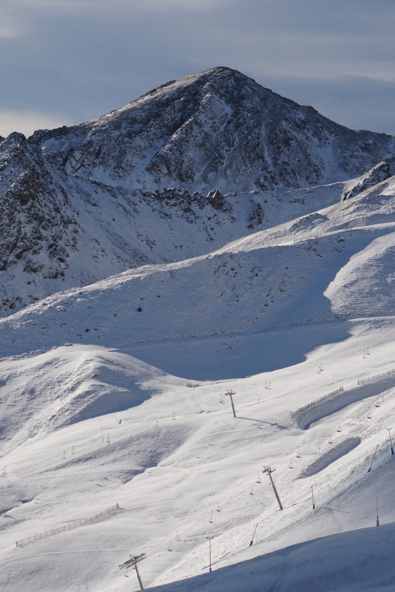 nwpowderdays's tweet image. #powderalert #andorra 27.09.2020
Así están las pistas en los sectores de Pas de la Casa y Grau Roig en @grandvalira 🙌🙌🙌💎🔝🇦🇩⛷🏂
