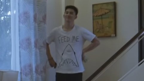  #GayaSaPelikulaEp01 Ill be the one to feed u if you gonna tell me where did u get that shirt!!! 