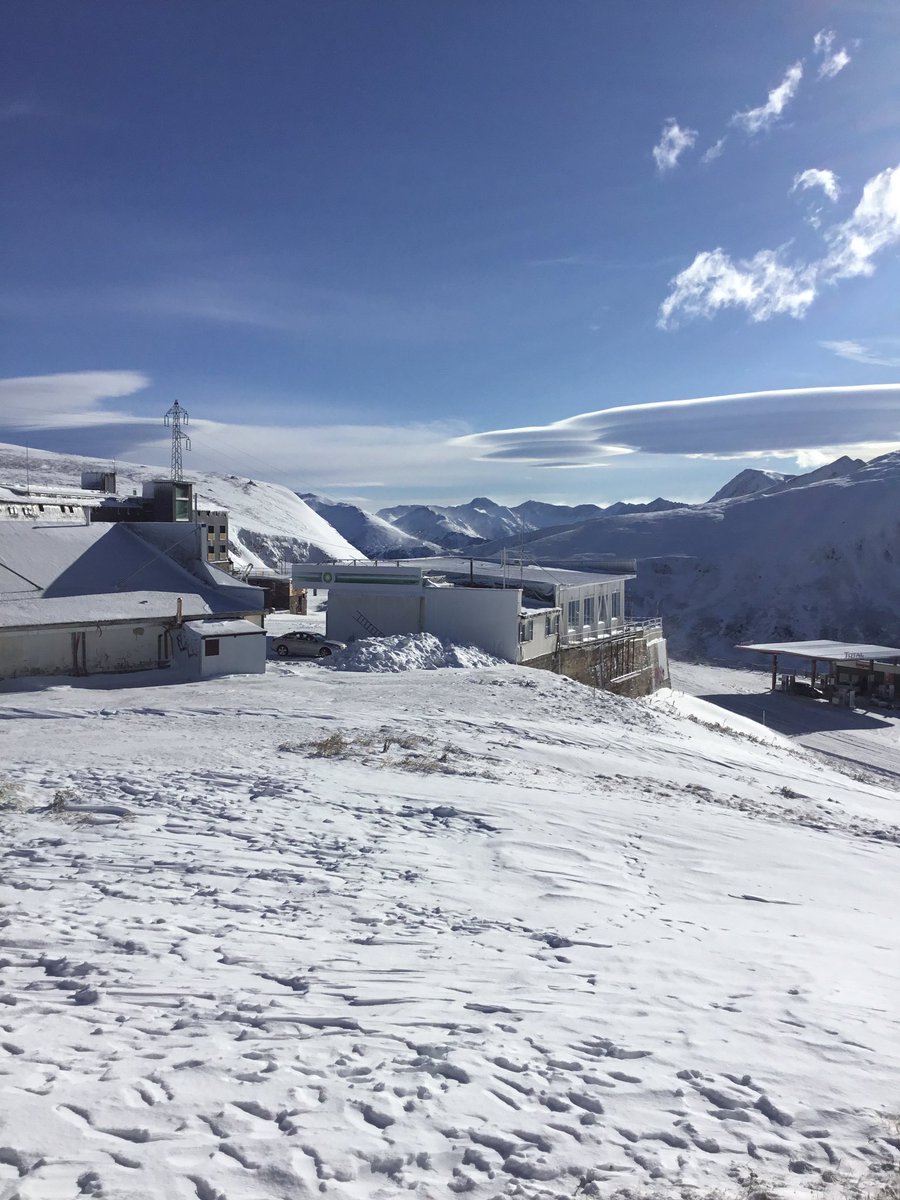 nwpowderdays's tweet image. #powderalert #andorra 27.09.2020
Així està el Port d’Envalira 🥶🥶🥶
