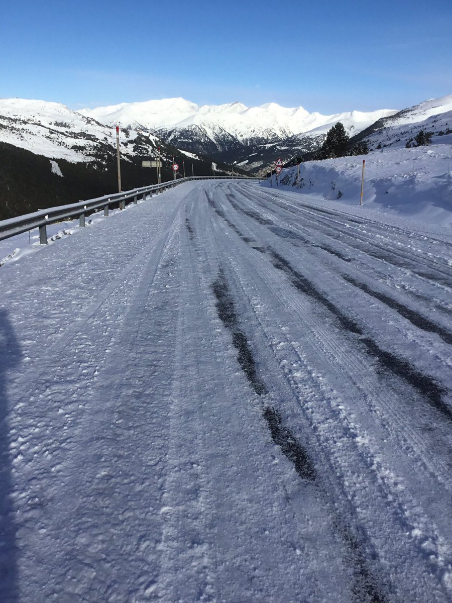 nwpowderdays's tweet image. #powderalert #andorra 27.09.2020
Així està el Port d’Envalira 🥶🥶🥶