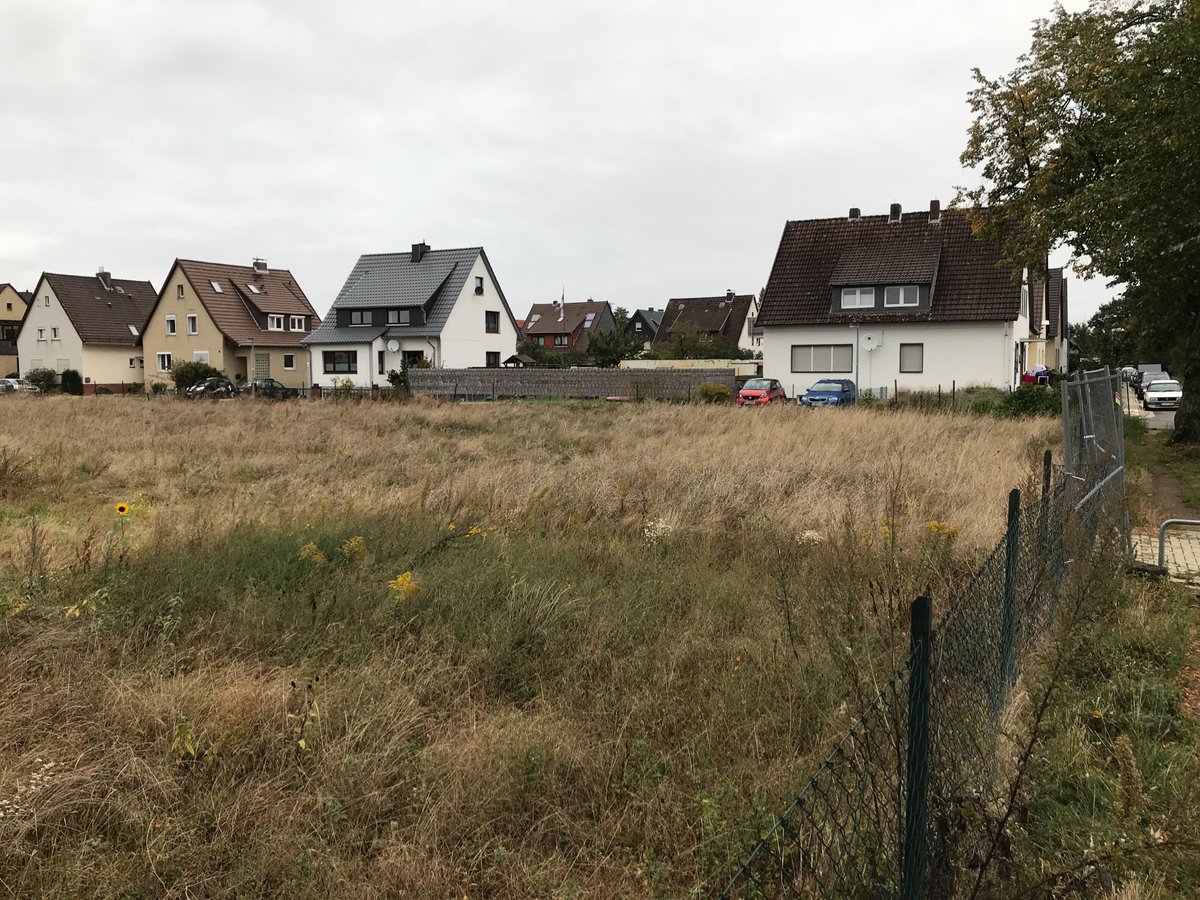 SPDLehrte's tweet photo. Hier könnte bald ein #Kindergarten gebaut werden. Leider haben #CDU und #Bürgermeister unnötige Zeit verschwendet.
Jetzt gibt es in #Lehrte den #Nachtragshaushalt2020 und es kann vorangehen.
#StopptDenStillstand #SPDLehrte #LehrteImHerzen #Miteinander
https://t.co/HxbIYe8ZY8 https://t.co/kSN5FEEtew