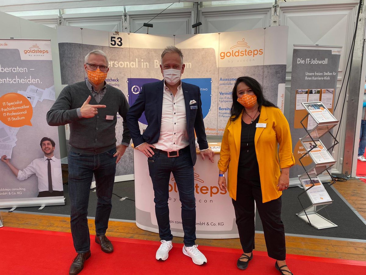 MarkS2204's tweet photo. Gemeinsam mit Messechef Michael Barlag auf der #JobMesse #osnabrück. ⁦@goldsteps_de⁩ freut sich auf gute Gespräche https://t.co/JTk4XwKJ4e