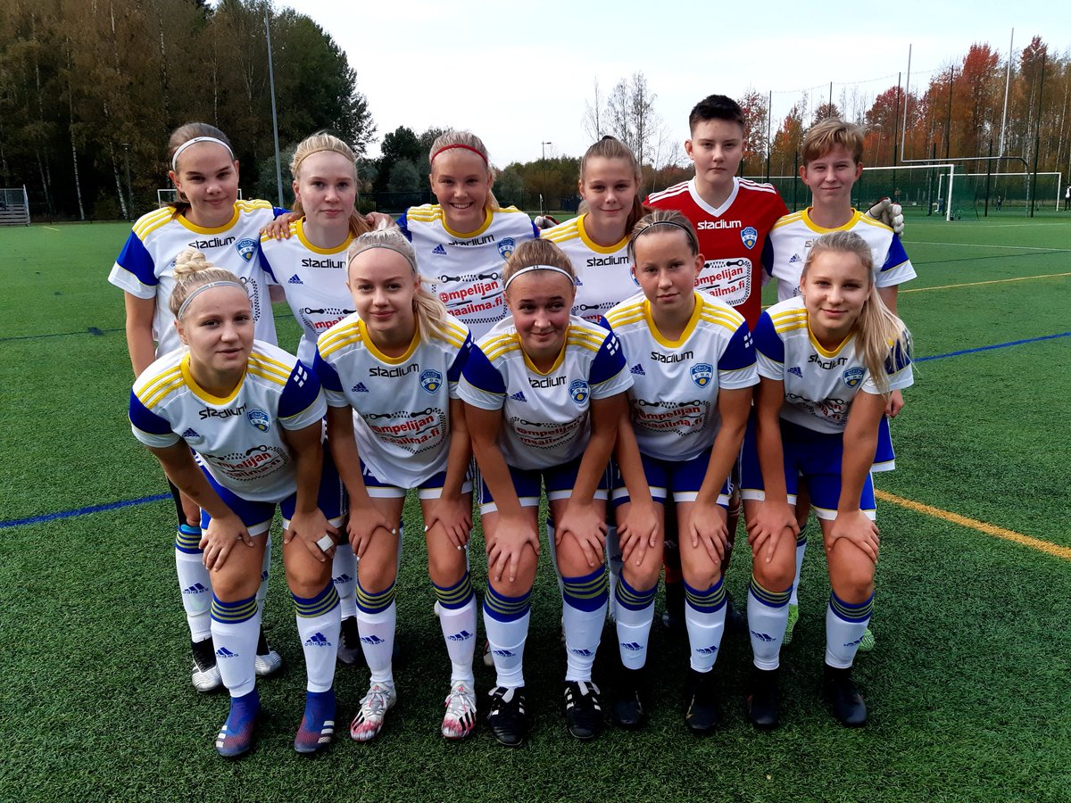 #T18SM -sarjakauden viimeisestä ottelusta saatiin vauhdikas peli, mutta vieras oli lopulta parempi maalien määrässä.
FT EBK - FC Honka 1-3 (1-2)  
Maali: Ronja

Kaikille kannattajillemme suuri kiitos kaudesta! 👏💙⚽️
#kiitoskaudesta #EBKTB #Futis #Jalkapallo