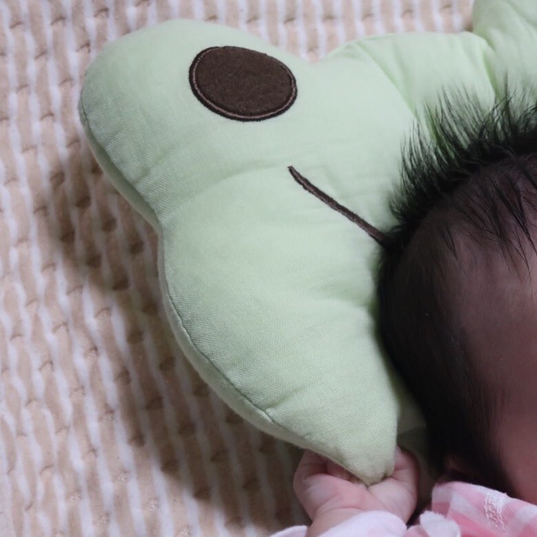 無事に1ヵ月検診が終わりました！

娘は、毎日順調に元気に大きくなっています！！

これから予防接種などまだまだ色々バタバタしますが、頑張ります٩(^‿^)۶

#picklesthefrog #かえるのピクルス