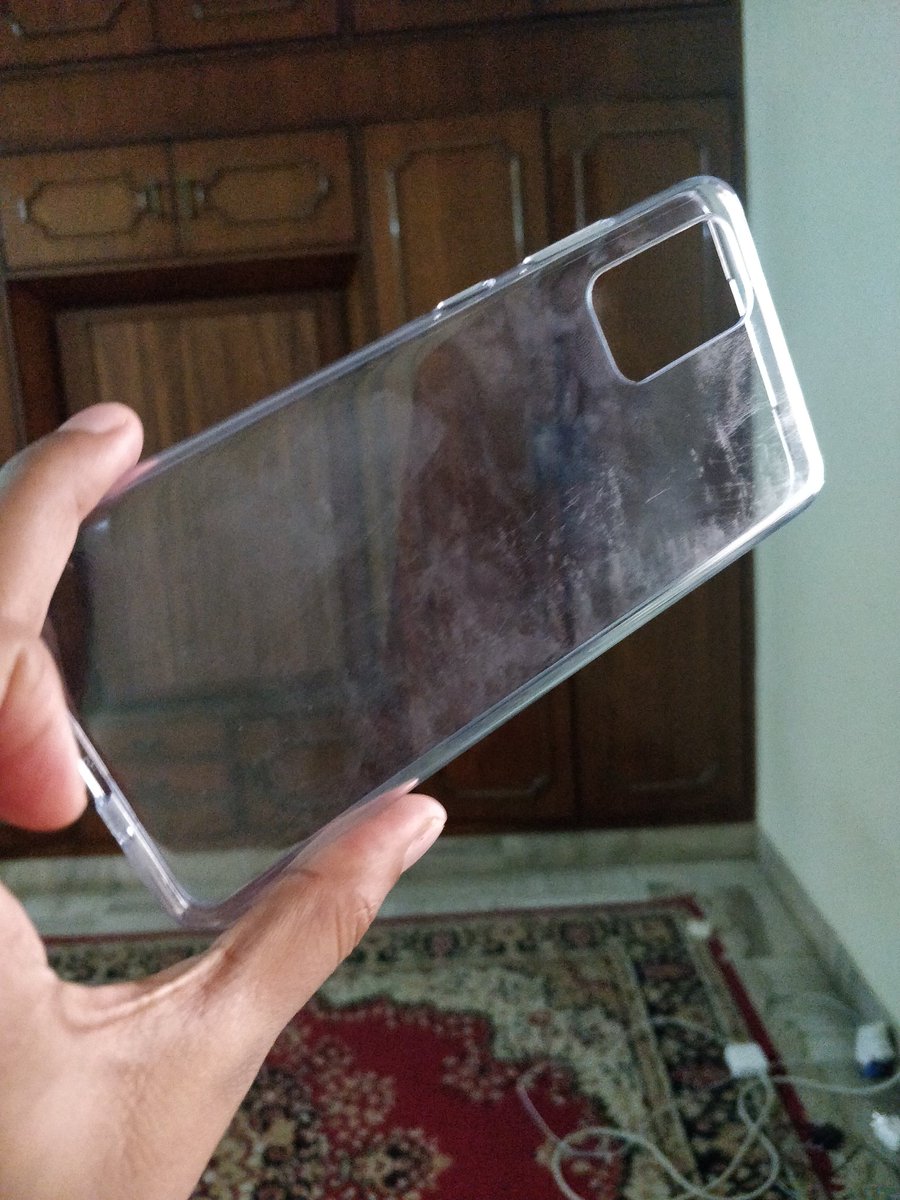 Wow! Ordered a brand new Galaxy S20 plus from <a href="/SamsungIndia/">Samsung India</a> 's website &amp;  got an used cover after spending 78k!! Such sheer disappointment!!!!!!!!!!! 😡