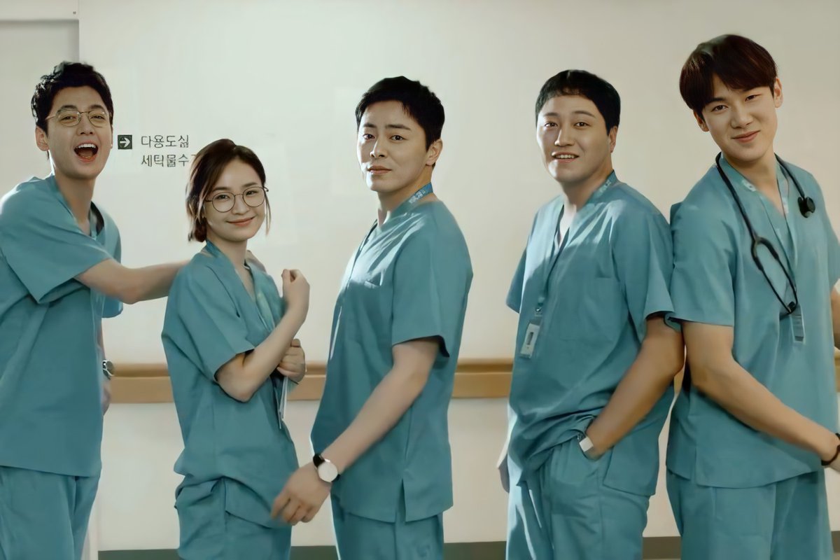 smolmidoring's tweet photo. hospital playlist domination at brand of the year awards 2020! 🥳

hospital playlist — best drama
rookie actress — jeon mido
ost — jo jungsuk (aloha)
actor — jo jungsuk https://t.co/2JqlEMBA1b