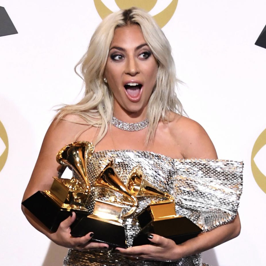 Lady Gaga - Σελίδα 49 Ei6WskzXsAURYD3?format=jpg&name=medium