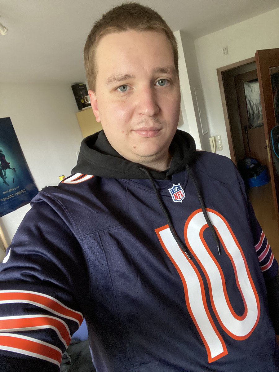 Mike_Convoy's tweet photo. Dressed in my sunday best.

#rannflsüchtig #DaBears #CHIvsATL #makeitthree https://t.co/tKruUH2c3B