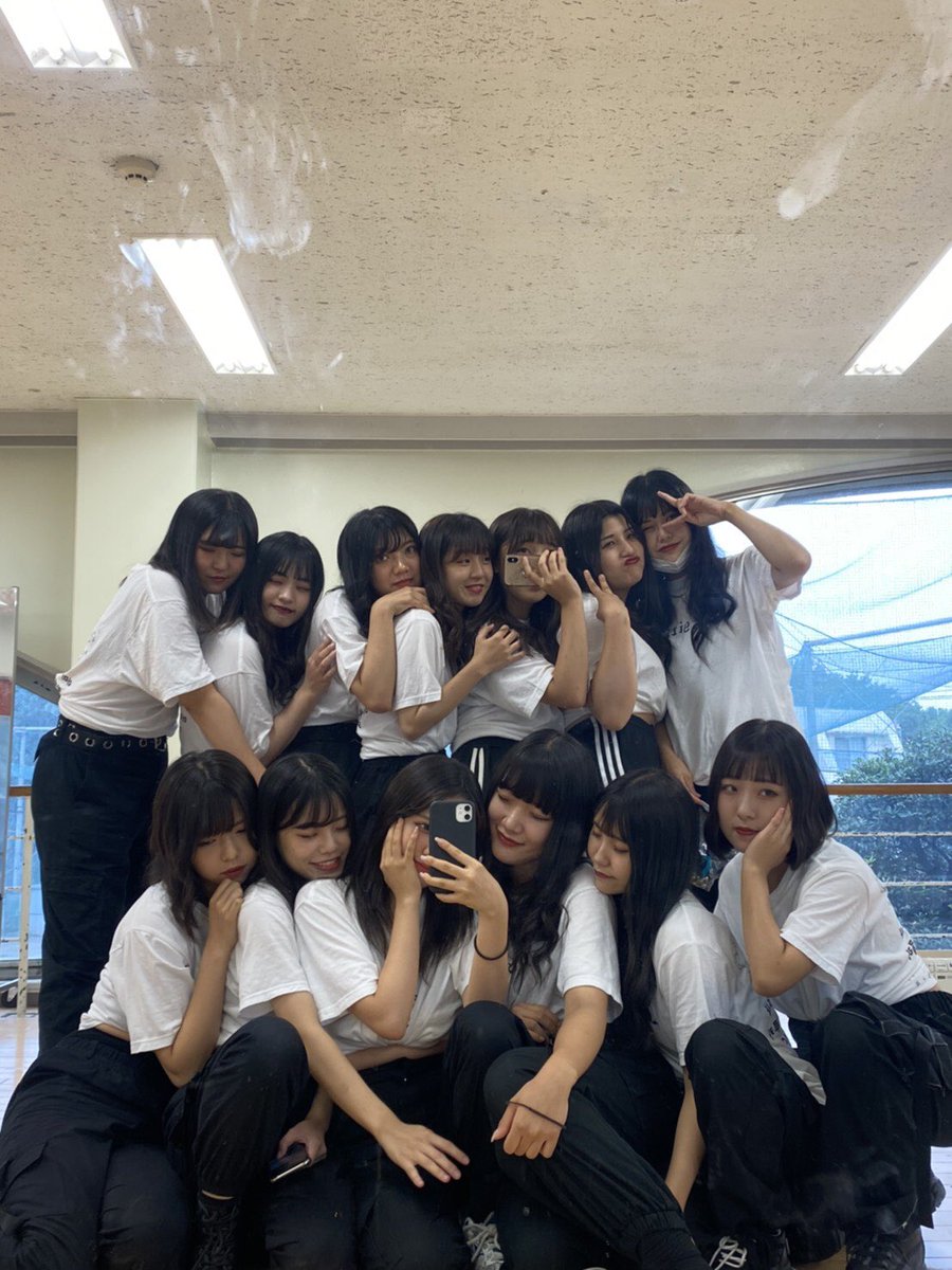 Kpop34382214's tweet photo. 第1回文化祭リハーサル終了しました！

こんな状況ではありますがK-girlsは文化祭ができると信じて毎日練習していいステージを見せれるように頑張っています！！

これからも応援お願いします✊🏾🖤 https://t.co/VjKbl6wFWu