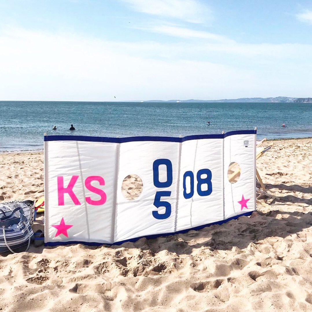 SailsCanvas's tweet photo. Sails used as they should be, to catch the wind! Sustainable beach style with a personalised touch….add your favorite number, letter, colour way. 
@SailsCanvas #sailsandcanvas 
 #windbreaks #recycledsails #britishbeaches #personalisedgifts #windbreakers #sustainable #devonbeach https://t.co/YBDX4jar3l