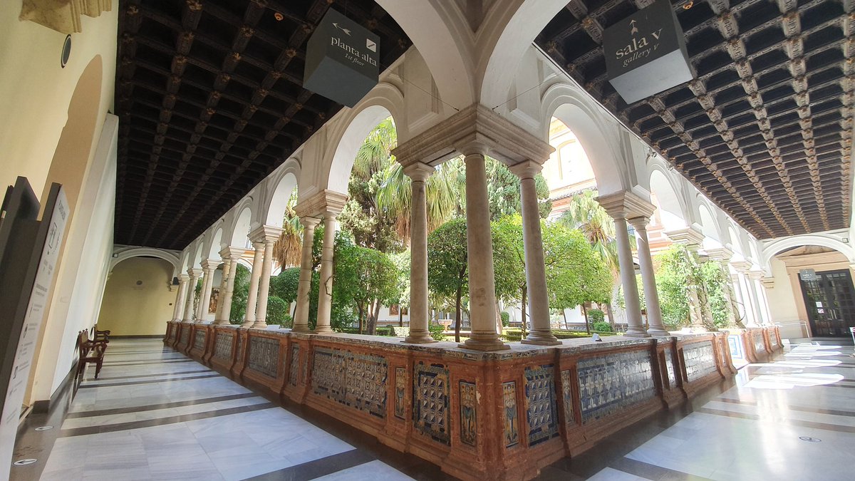 HuellasSevilla's tweet photo. Un museo en sus patios.
#PatrimonioSevilla https://t.co/ncJF3jKW7g