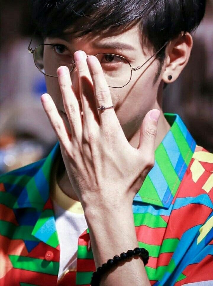 Singto Prachaya Ruangroj& #39;s hands.appreciation thread; (since y& #39;all are horn knee bye)