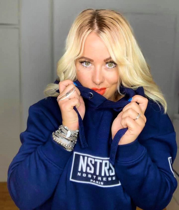 NostressParis's tweet photo. Nous vous souhaitons de passer un dimanche Nostress ! 
Et avec le retour du froid, faites comme @dorotheehairdresser qui a opté pour le hoodies « Navy Edition » ! 
Confort et style garantis ! 😏🤝

#nostressparis #nostress #newbrand https://t.co/psCCUUlzmm