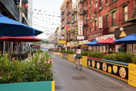 gorka_orive's tweet photo. Hostelería al aire libre en Nueva York de forma permanente. Estrategia anti gotículas y aerosoles. Espacios libres de coches para fomentar la actividad social al aire libre. Una solución potencial a parte de los retos de la pandemia. 
https://t.co/KRAx4laDWo https://t.co/k7Ah4e2Wnp