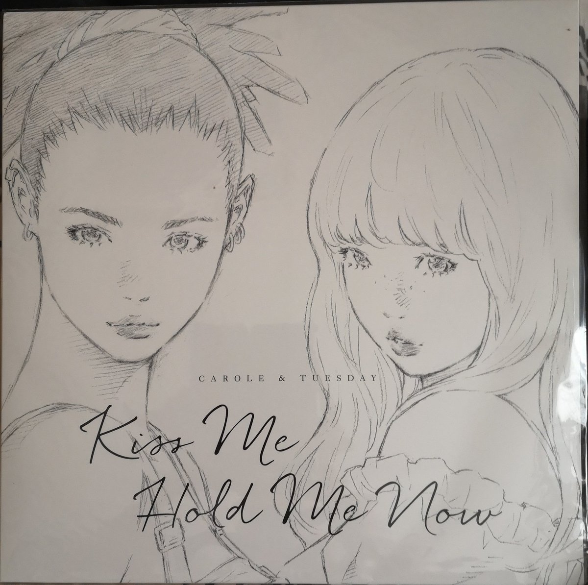 Nintendark's tweet photo. Un peu de rangement dans mes collections, l'occasion de vous montrer de belles choses 💕#BestArtbook
Le vinyl de la série Carole & Tuesday
Contenant l'opening "Kiss Me" et l'ending "Hold Me Now"
Je suis vraiment fan du dessin
@carole_tuesday https://t.co/Fw9JuvxsRx