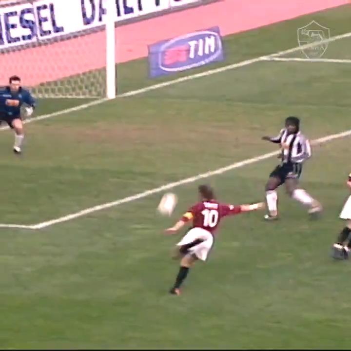 توتي " ملك روما " .. كان أيضاً يملك الملعب أمام المنافسين .. من الصعب السيطرة عليه 