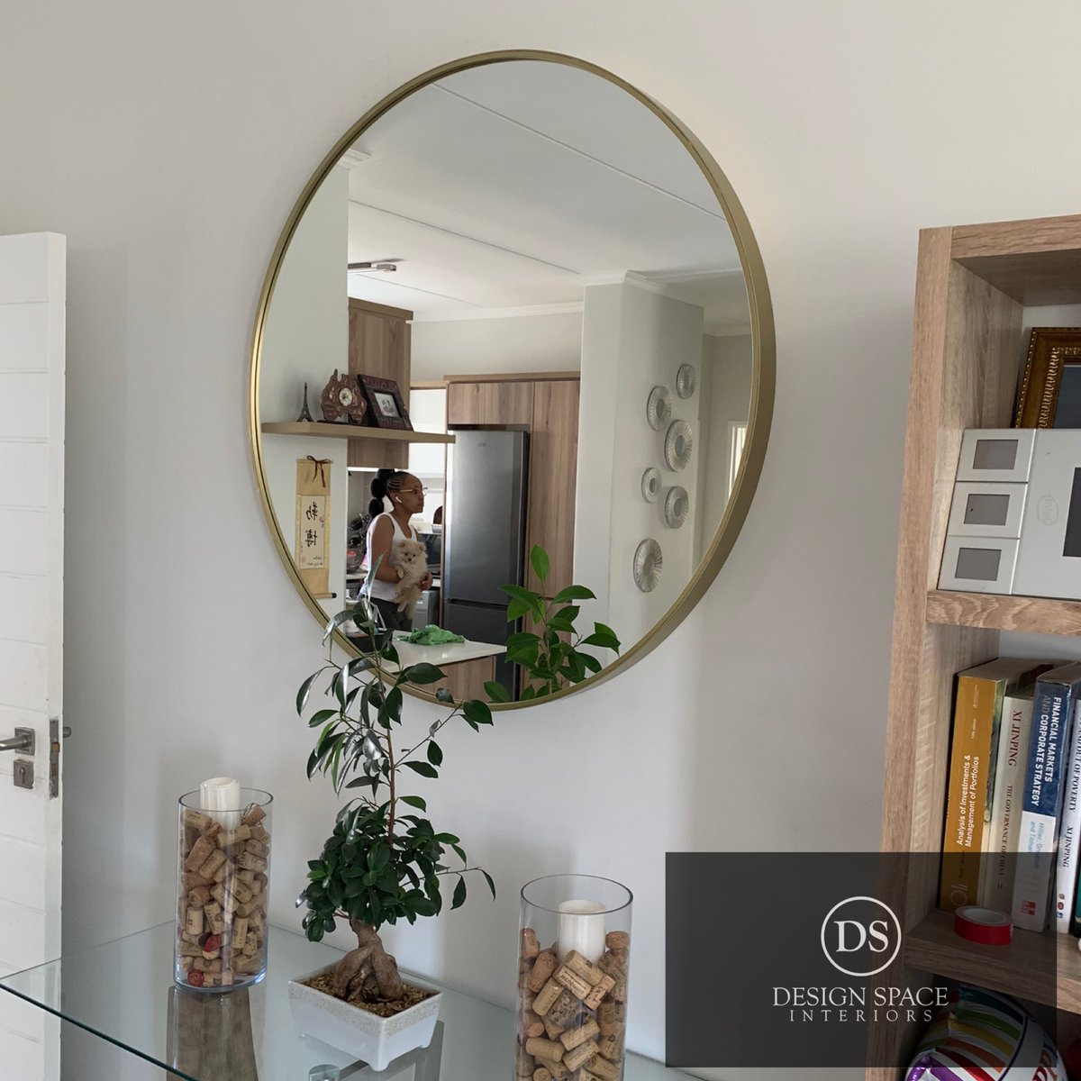 DesignSpace_za's tweet photo. Matte Gold Round framed mirror delivered to our beautiful client @Mizprudy ππππ½
Diameter 100cm - R3,500
To place your order kindly emailππ½
info@dsinteriors.co.za
#DSI
#RoundMirror
#MatteGold https://t.co/oeggX9Z1gd