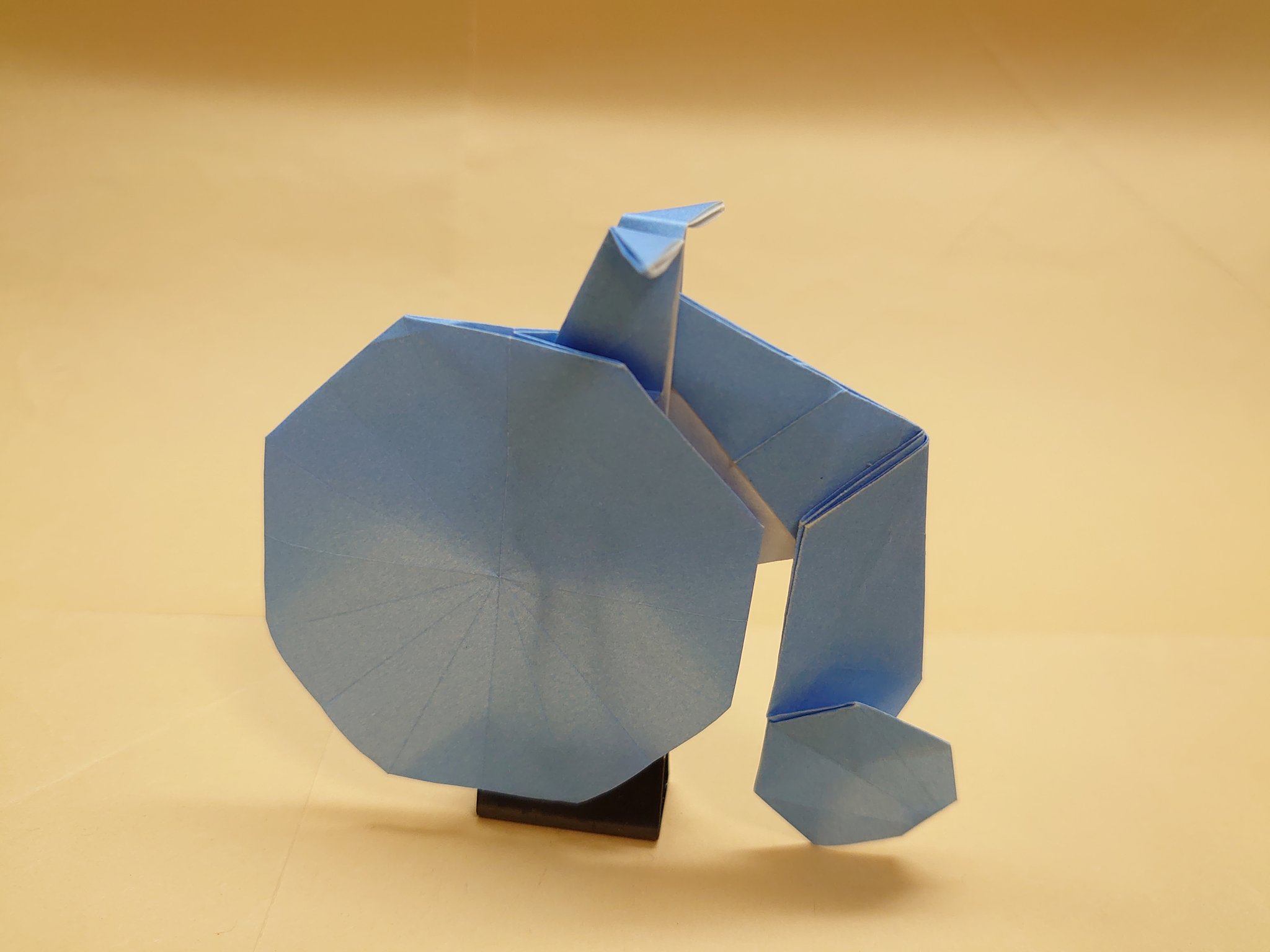 Taon Taon オーディナリー型自転車 Origami Designed By Taon 折り紙作品 チェーンを使う方式が発明される以前に普及していた 高速化のために前輪を極端に大きくしたタイプの自転車です 自転車は結構多彩な乗り物なので 題材としてまだまだ研究の余地 Taon Taon オーディナリー型自転車 Origami Designed By Taon 折り紙作品 チェーンを使う方式が発明される以前に普及していた 高速化のために前輪を極端に大きくしたタイプの自転車です 自転車は結構多彩な乗り物なので 題材としてまだまだ研究の余地