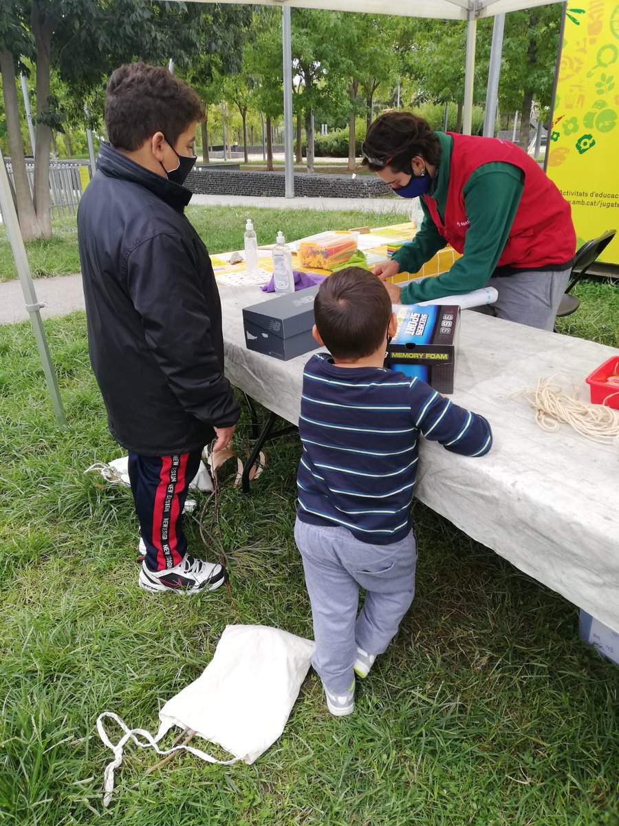 Ja hem començat a <a href="/JUGCanRigal/">Jugatecambiental parc de Can Rigal</a> a fer els nostres hotels d'insectes!
Apropeu-vos i descobrireu com fer un espai acollidor per ells i perquè és tan important ... 

<a href="/JUGCanRigal/">Jugatecambiental parc de Can Rigal</a> @Fundesplai_ea <a href="/JugatecaAMB/">Jugatecambiental AMB</a>