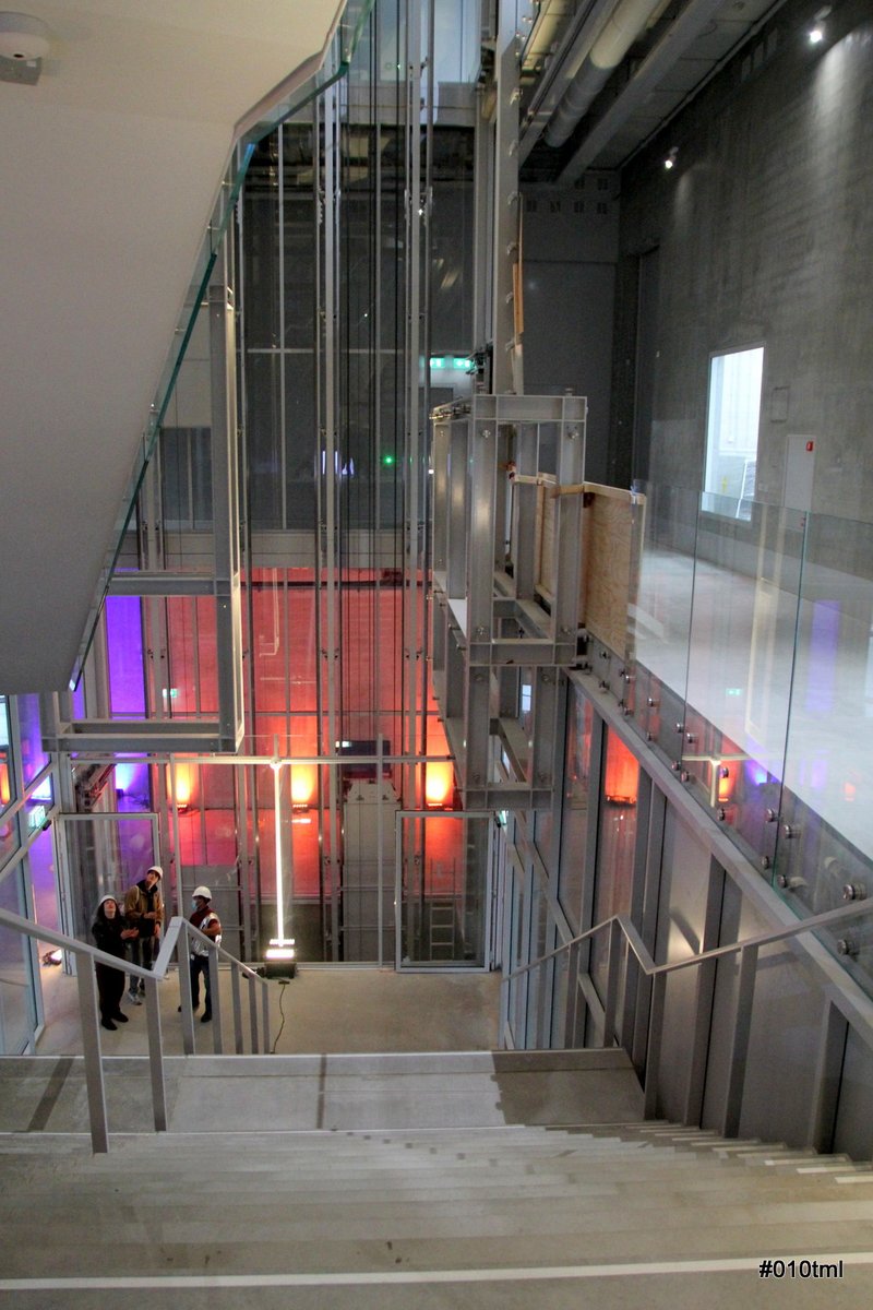 Jolanlelieveld's tweet photo. 2 nieuwe blogposten over het nieuwe Depot in Rotterdam. Een over de buitenkant en een in en op het Depot. Gisteravond was ik er in het kader van de Zilveren opening! Meer op #010tml https://t.co/XKljOkdRtL
@boijmans @HetDepot #depotboijmansvanbeuningen #zilverenopeningdepot https://t.co/HyA7agkUre