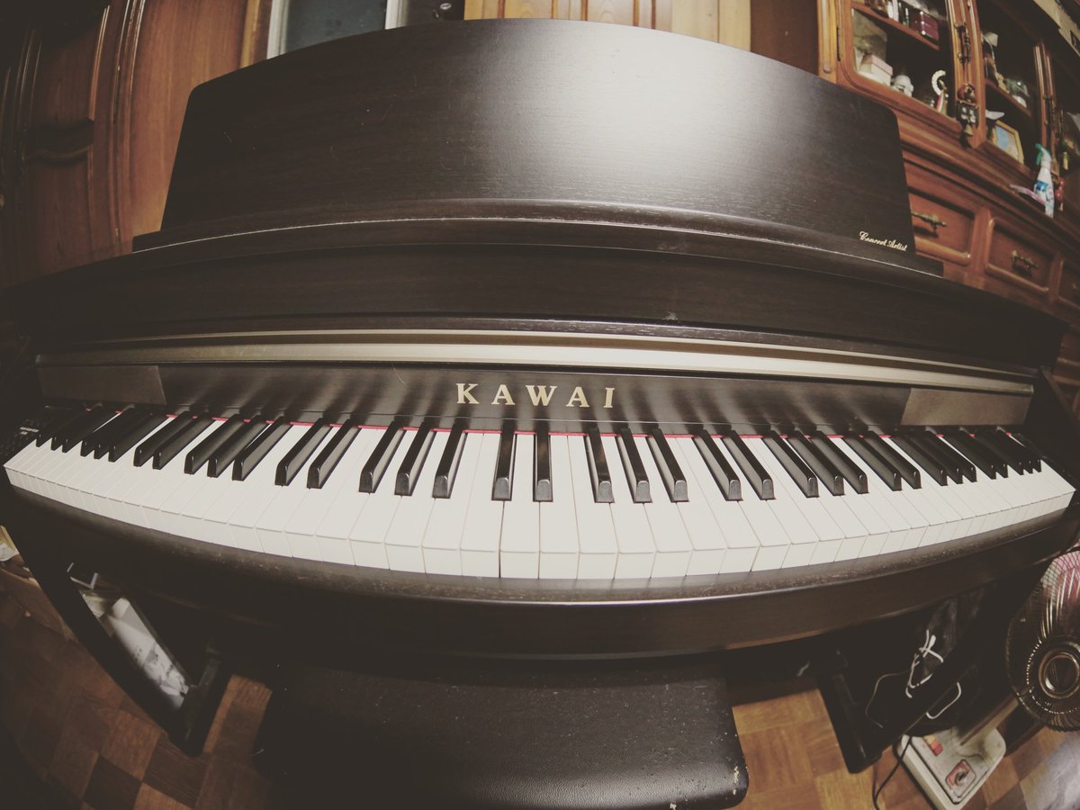 TakuMI_PERIDOT's tweet photo. 自宅での愛機🎹
KAWAI Concert Artist CA67
店頭で試奏してコレだ!と思った1台。
そして、YOSHIKI氏と同じKAWAI🤭
#kawaipiano
#kawai
#カワイピアノ
#piano
#電子ピアノ
#concertartist
#ca67 https://t.co/dQN1f4qIKG